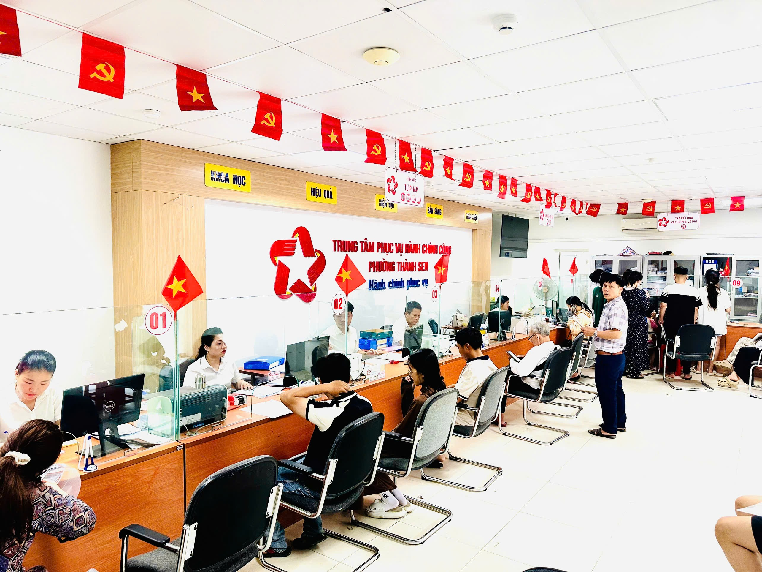 Ứng dụng công nghệ số nâng cao hiệu quả hoạt động Trung tâm phục vụ hành chính công phường Thành Sen