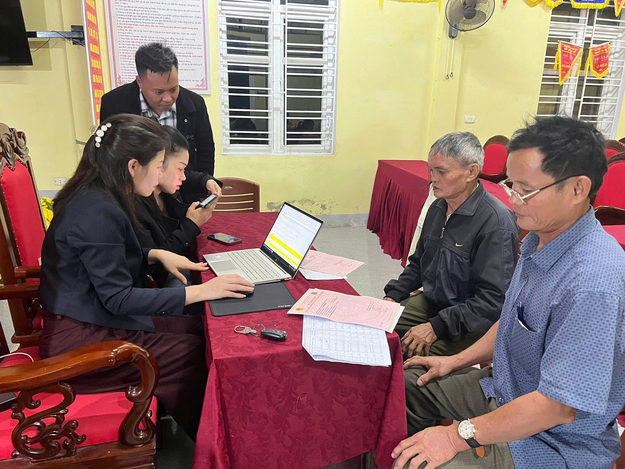 NGƯỜI DÂN PHƯỜNG THÀNH SEN TÍCH CỰC HƯỞNG ỨNG CHIẾN DỊCH 90 NGÀY XÂY DỰNG, HOÀN THIỆN CƠ SỞ DỮ LIỆU ĐẤT ĐAI