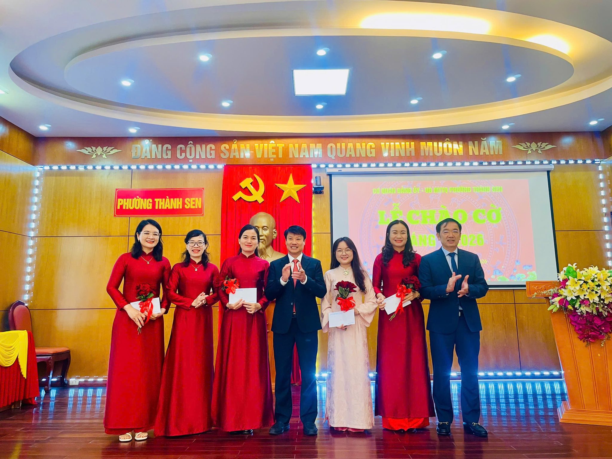 Phường Thành Sen tổ chức Lễ chào cờ tháng 1 năm 2026