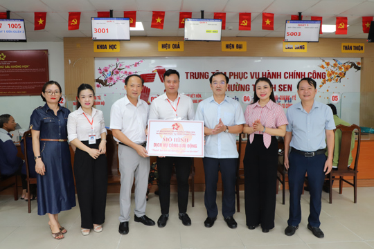 Phường Thành Sen là địa phương đầu tiên của tỉnh ra mắt mô hình “Dịch vụ công lưu động” 