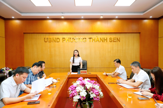 Bàn giải pháp khắc phục tình trạng ùn tắc giao thông vào giờ cao điểm trước cổng các trường học trên địa bàn phường Thành Sen