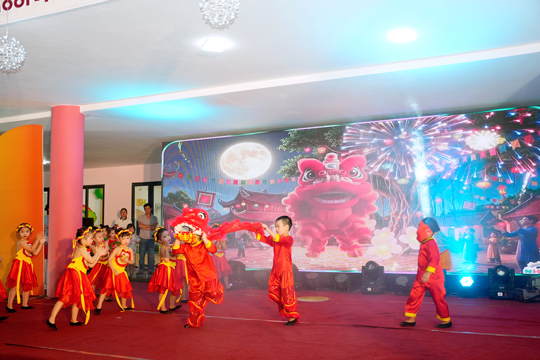 Trường Mầm non Thành Sen rộn ràng không khí đón Tết Trung thu.