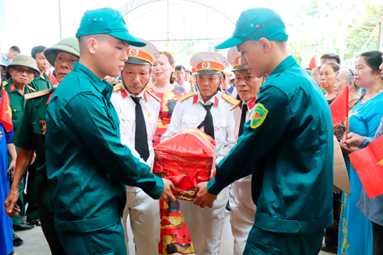 Phường Thành Sen long trọng tổ chức Lễ đón nhận và an táng hài cốt Liệt sĩ Nguyễn Phi Miên