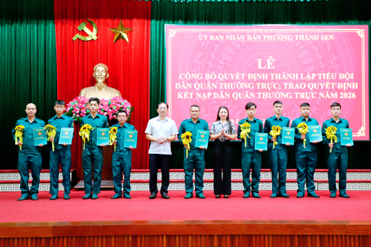 Phường Thành Sen công bố Quyết định thành lập Tiểu đội Dân quân thường trực