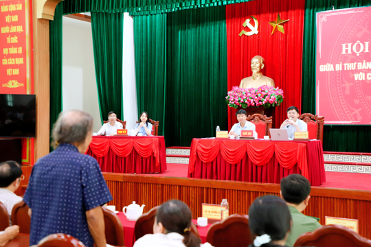 Lãnh đạo phường Thành Sen đối thoại với cán bộ và nhân dân 