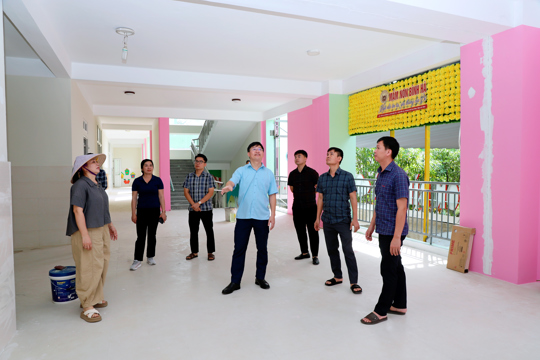 Chủ tịch UBND phường Thành Sen kiểm tra tiến độ các dự án về trường học