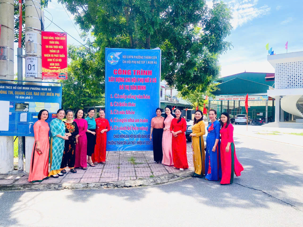 Phụ nữ phường Thành Sen sôi nổi thực hiện các công trình chào mừng Đại hội Đảng bộ phường lần thứ I, nhiệm kỳ 2025-2030 