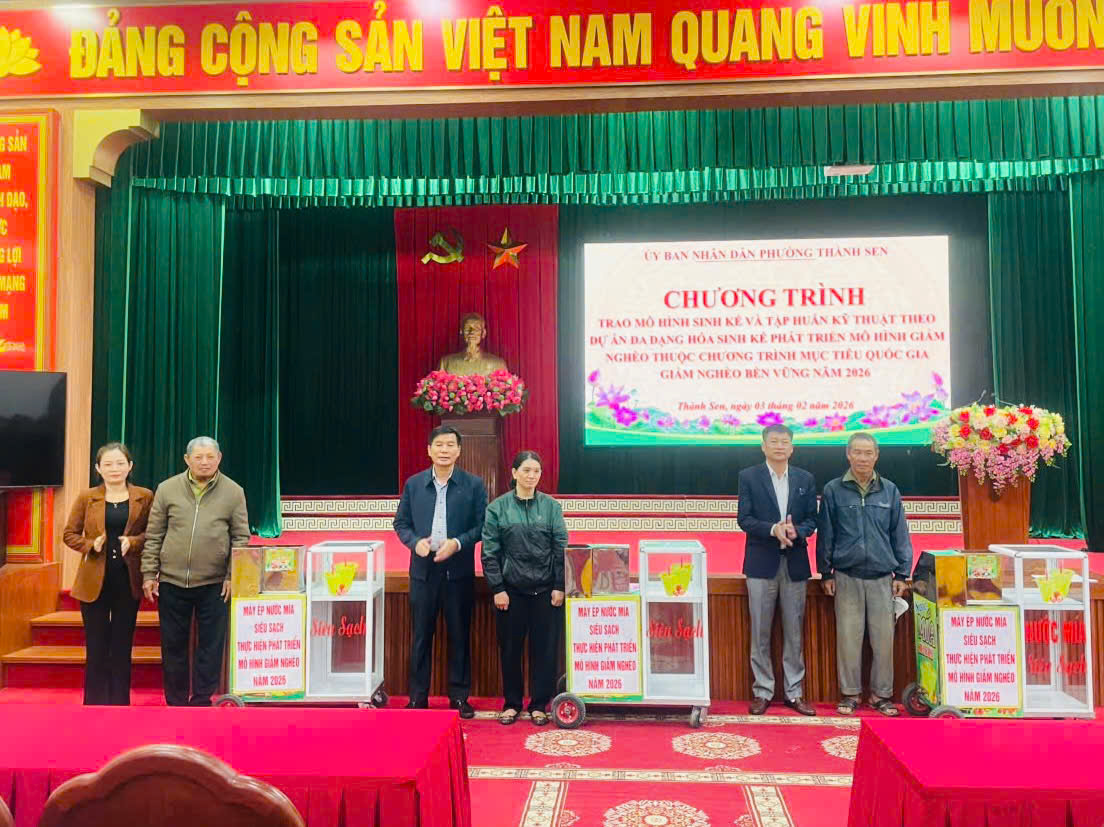 Phường Thành Sen trao mô hình sinh kế và tập huấn kỹ thuật theo chương trình giảm nghèo bền vững 