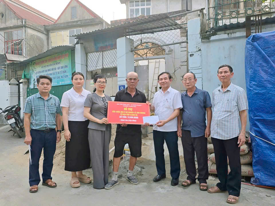 MTTQ phường thành sen hỗ trợ hộ nghèo sửa chữa nhà ở