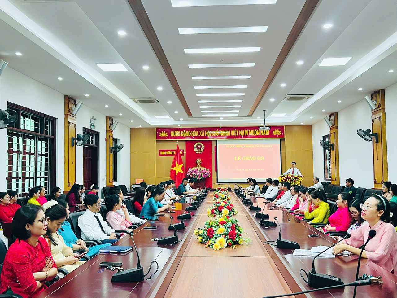 Cơ quan HĐND - UBND phường Thành Sen tổ chức Lễ Chào cờ tháng 8 năm 2025 